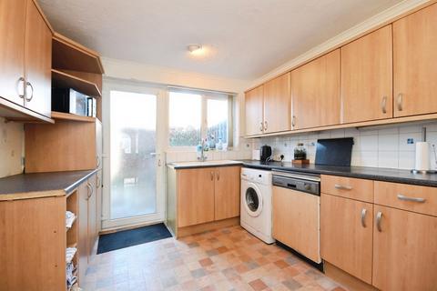 3 bedroom terraced house for sale, Chestnut Walk, Witham