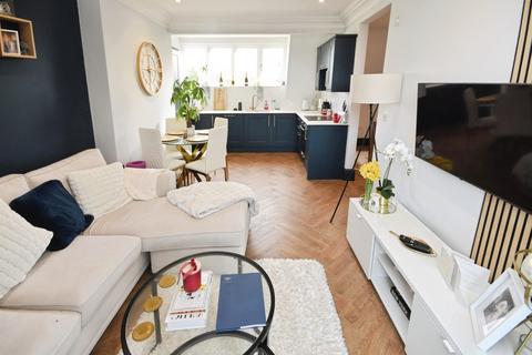 2 bedroom apartment for sale, High Garrett, Braintree