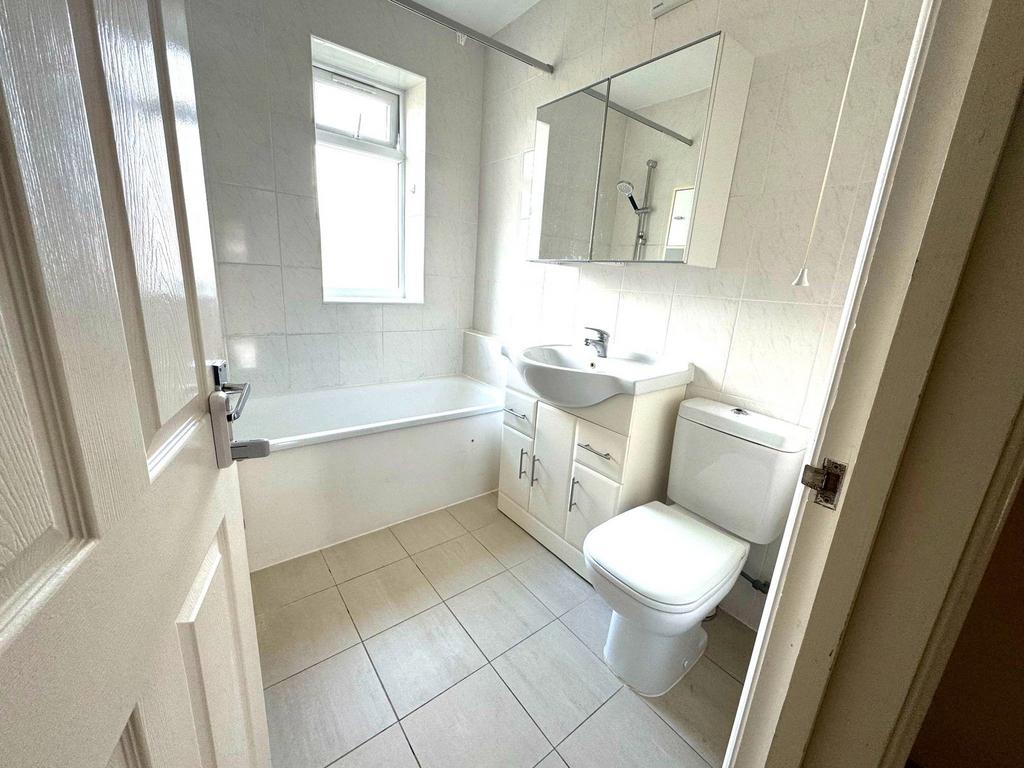 Ash Grove,Southall,UB1 2UN - View 2