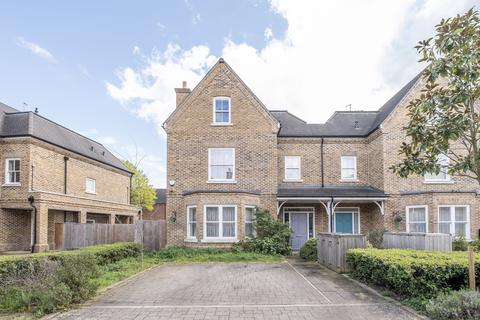 Barrons Chase, Richmond, TW10