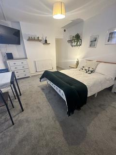 1 bedroom flat to rent, Caerleon Road, ,