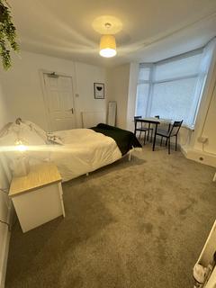 1 bedroom flat to rent, Caerleon Road, ,