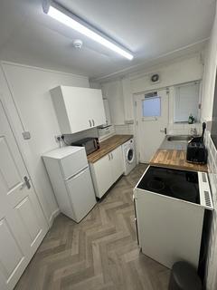 1 bedroom flat to rent, Caerleon Road, ,