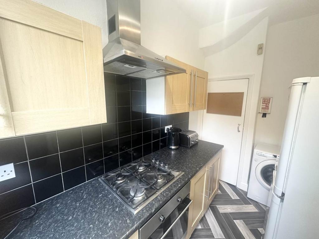 Wetherby Grove, Leeds LS4 - View 3