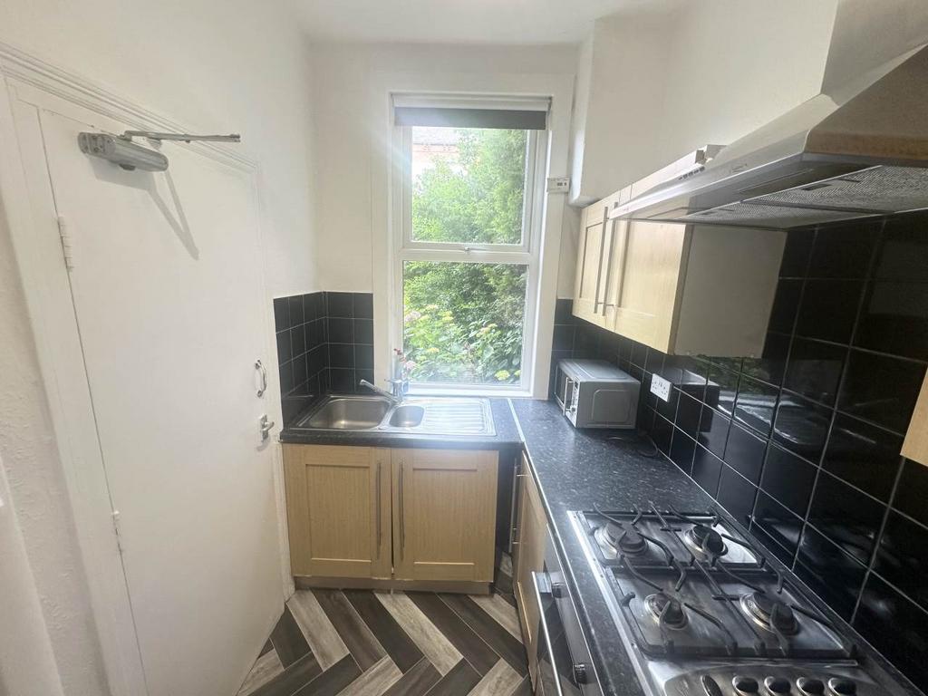 Wetherby Grove, Leeds LS4 - View 6