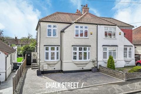 Whitethorn Gardens, Hornchurch, RM11