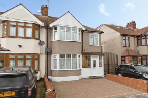 3 bedroom semi-detached house for sale, Mapleleafe Gardens, Ilford, IG6