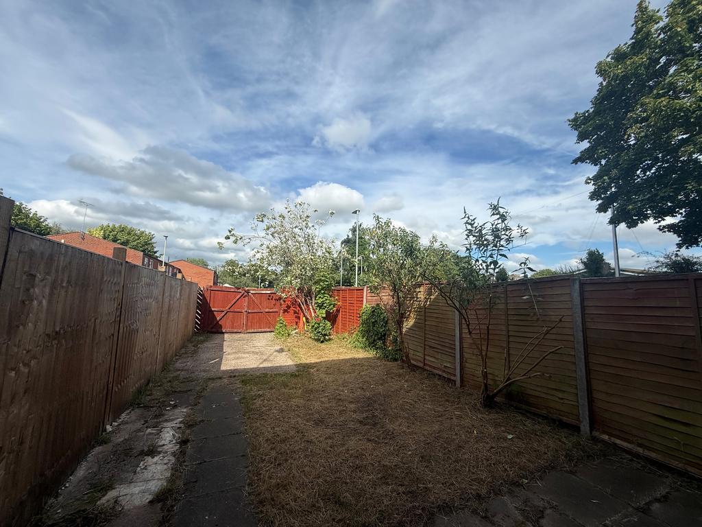 Lewis Road, LOUGHBOROUGH – další