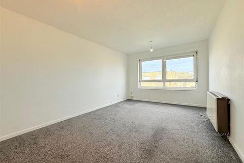 2 bedroom flat for sale, Louise Close, Great Yarmouth