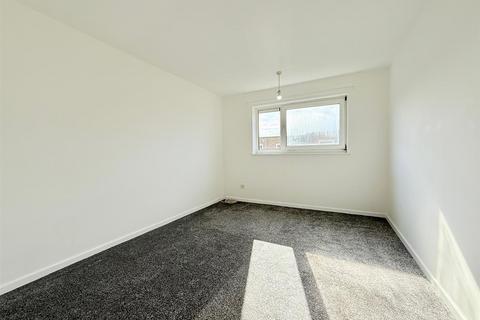 2 bedroom flat for sale, Louise Close, Great Yarmouth