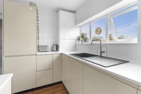 2 bedroom flat for sale, High Street, Polegate BN26