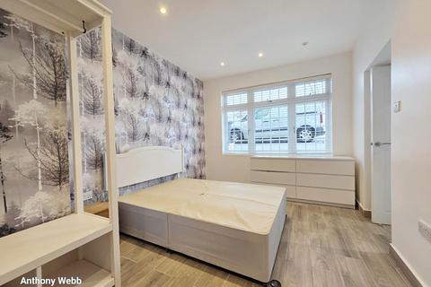 2 bedroom flat to rent, Oak Avenue, Enfield, EN2