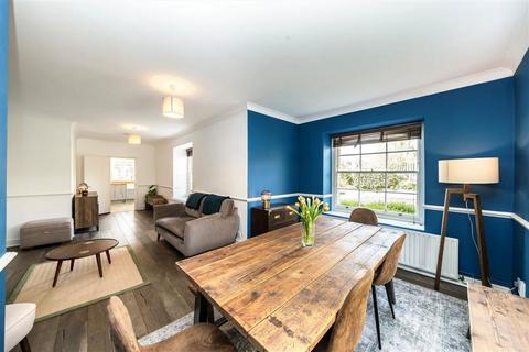 2 bedroom flat for sale, Gilbert Close, LONDON SE18