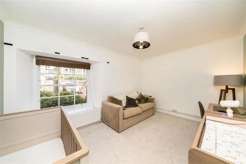 2 bedroom flat for sale, Gilbert Close, LONDON SE18