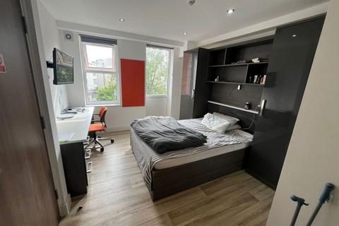 Studio to rent, Andromeda House