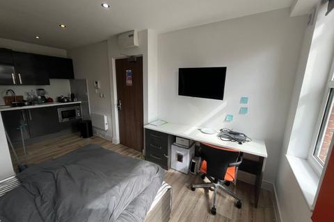 Studio to rent, Andromeda House