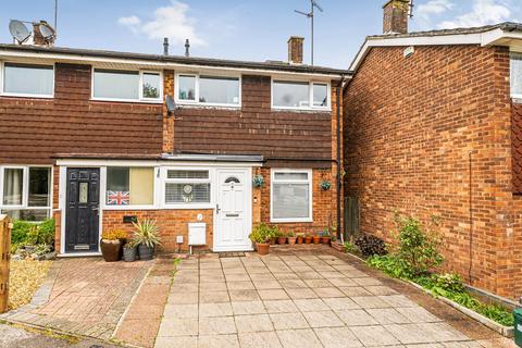 3 bedroom semi-detached house for sale, Stukeley Road Basingstoke RG21 8XE