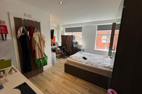 Studio to rent, Andromeda House