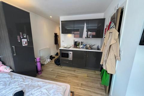 Studio to rent, Andromeda House