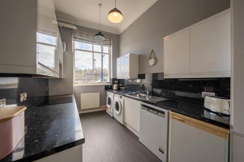 undefined, Tay Street, Perth
