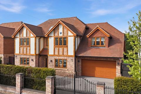 5 bedroom detached house for sale, Parkstone Avenue, Hornchurch, RM11