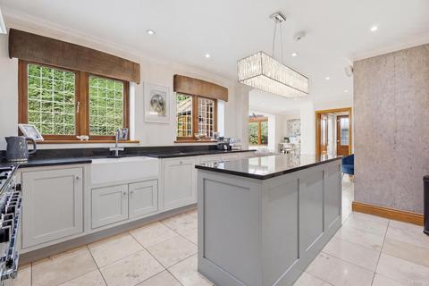 5 bedroom detached house for sale, Parkstone Avenue, Hornchurch, RM11