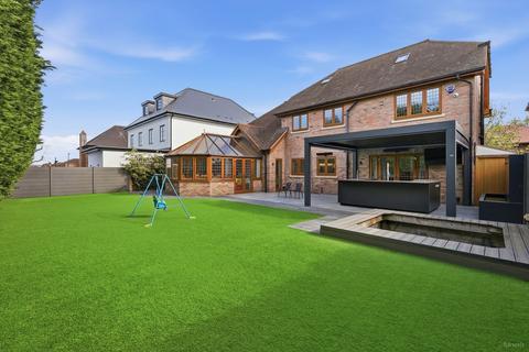 5 bedroom detached house for sale, Parkstone Avenue, Hornchurch, RM11