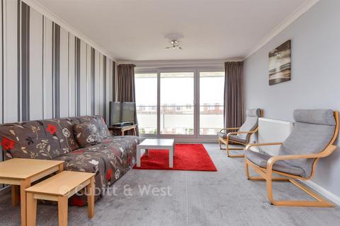 2 bedroom flat for sale, Overstrand Avenue, Rustington BN16