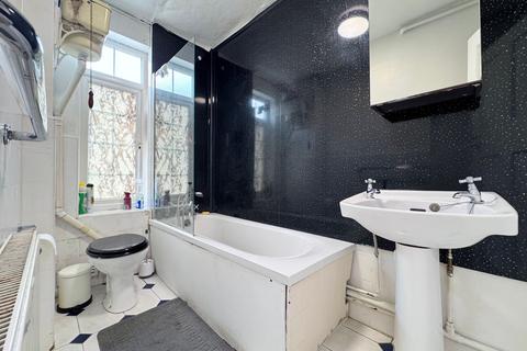 2 bedroom flat for sale, Hale Lane, Chasewood Court Hale Lane, NW7