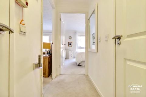 1 bedroom retirement property for sale, Homelodge House, Castle Dyke, Lichfield, WS13 6XD - City Centre & No Upward Chain