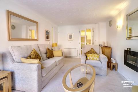1 bedroom retirement property for sale, Homelodge House, Castle Dyke, Lichfield, WS13 6XD - City Centre & No Upward Chain