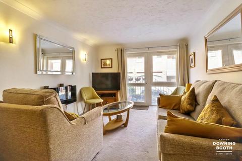 1 bedroom retirement property for sale, Homelodge House, Castle Dyke, Lichfield, WS13 6XD - City Centre & No Upward Chain
