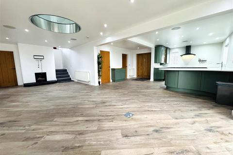 4 bedroom detached house to rent, Abbeyfields Close, Derby DE22