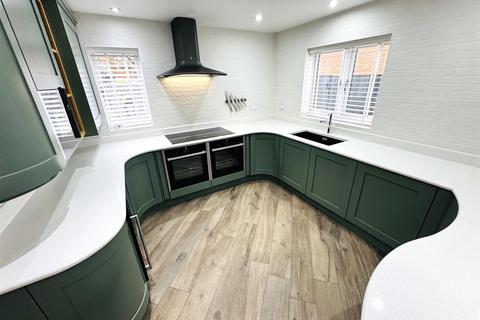 4 bedroom detached house to rent, Abbeyfields Close, Derby DE22
