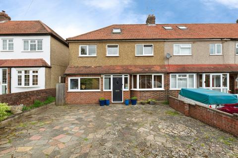Compton Crescent, Chessington, KT9