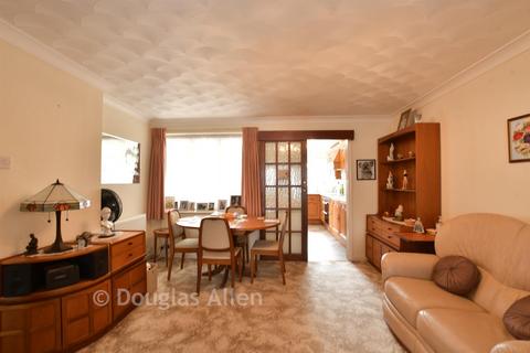 2 bedroom semi-detached bungalow for sale, Deirdre Avenue, Wickford, Essex