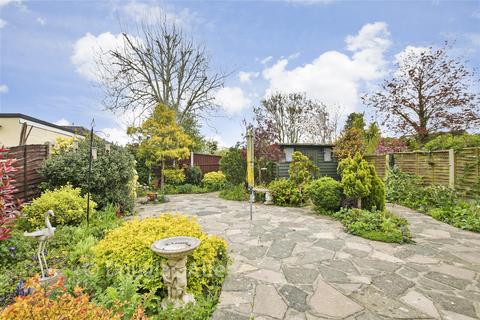 2 bedroom semi-detached bungalow for sale, Deirdre Avenue, Wickford SS12