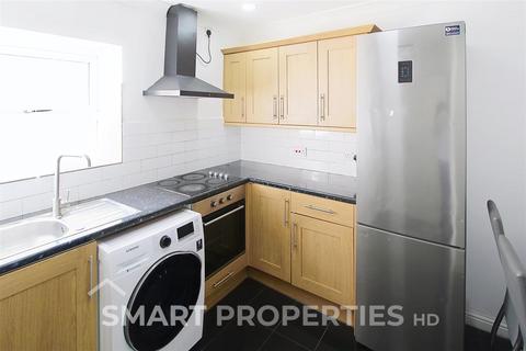 3 bedroom flat to rent, Thornton Lodge Road, Huddersfield HD1