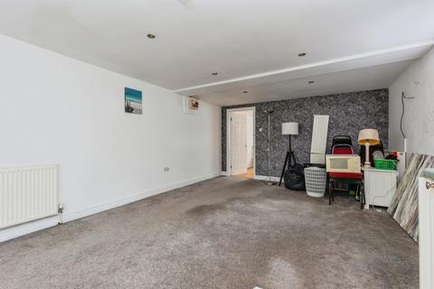 1 bedroom flat for sale, Queens Road, Sale, Greater Manchester, M33