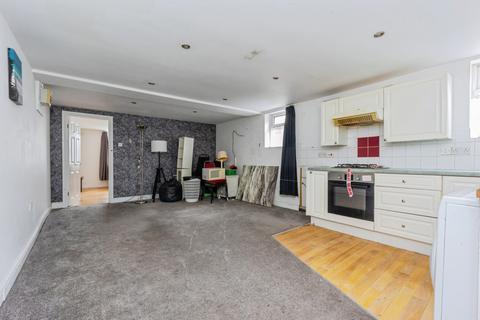 1 bedroom flat for sale, Queens Road, Sale, Greater Manchester, M33