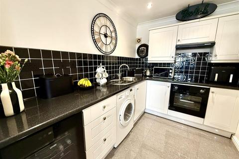 2 bedroom apartment for sale, Pocketts Wharf, Maritime Quarter, Marina, Swansea