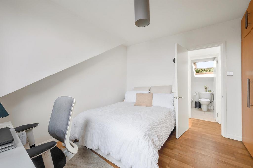 En suite bedroom, en suite
