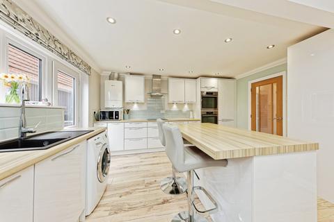 3 bedroom detached house for sale, Meadow View Road, Shepherdswell, Dover, Kent, CT15