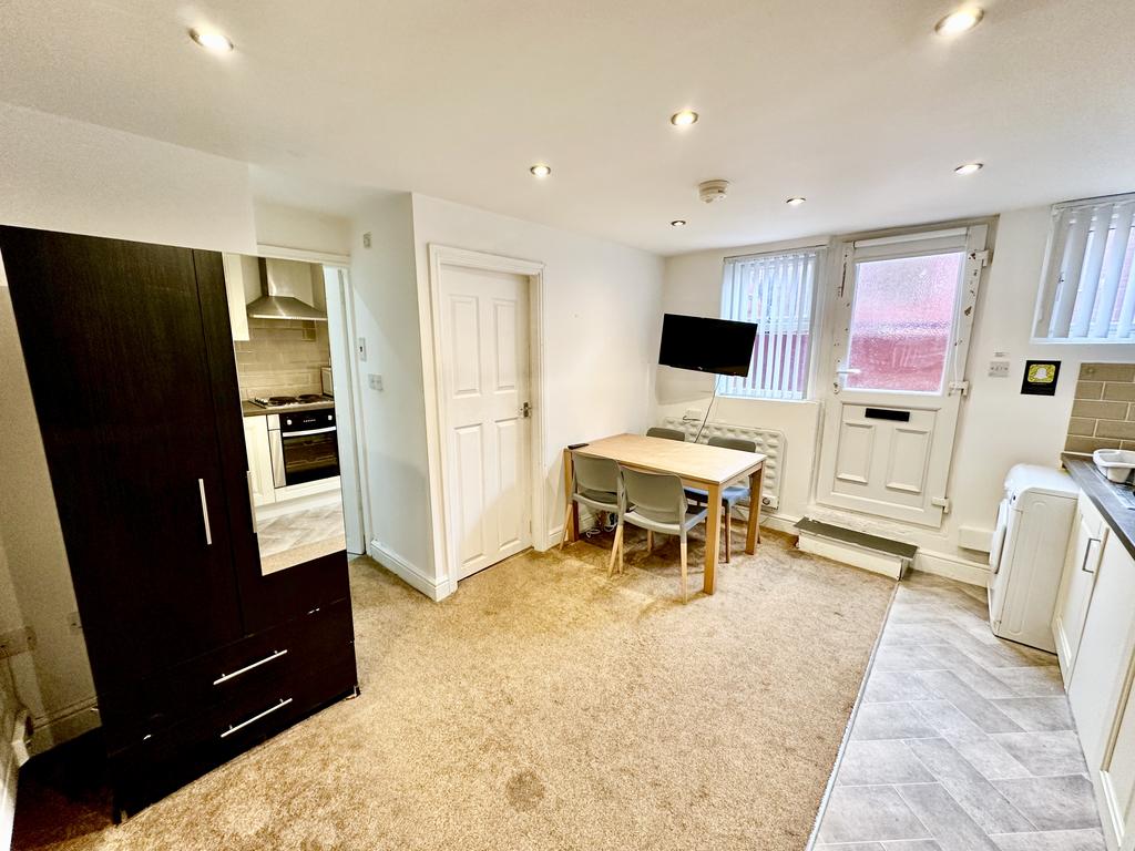 Apartment in LEEDS - View 4