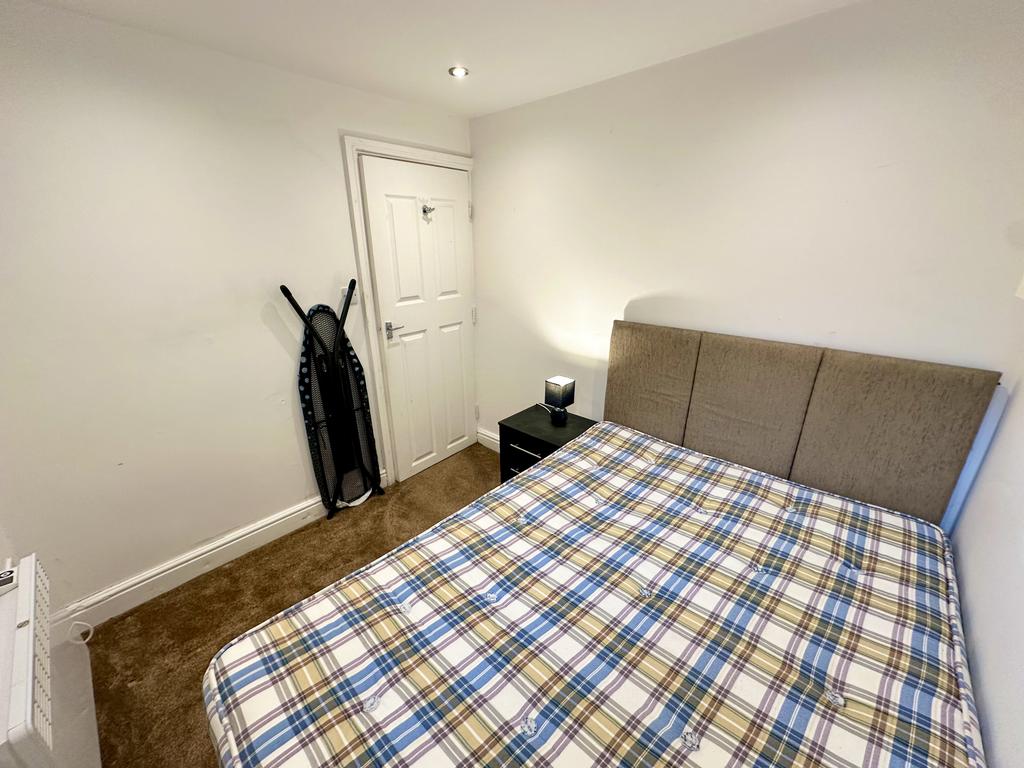 Apartment in LEEDS - More