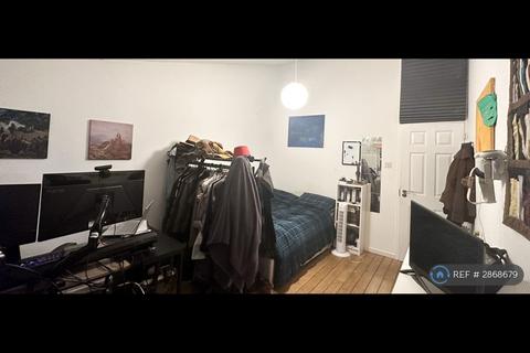 1 bedroom in a house share to rent, Ray Walk, London, N7
