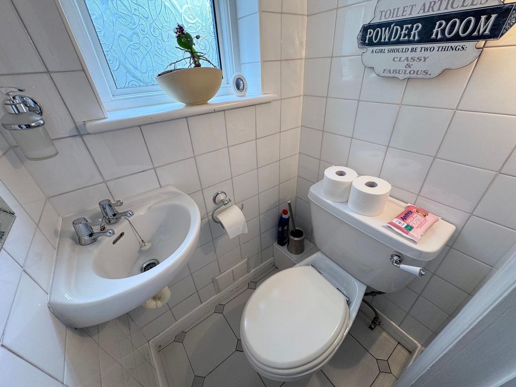 Downstaris WC