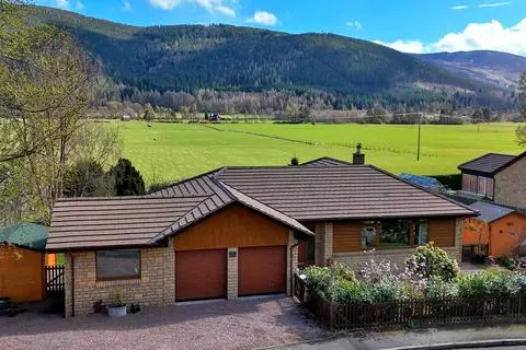 4 bedroom bungalow for sale