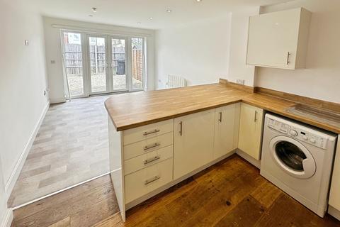 3 bedroom end of terrace house to rent, Knight Terrace, LINCOLN