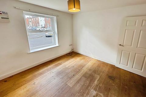 3 bedroom end of terrace house to rent, Knight Terrace, LINCOLN